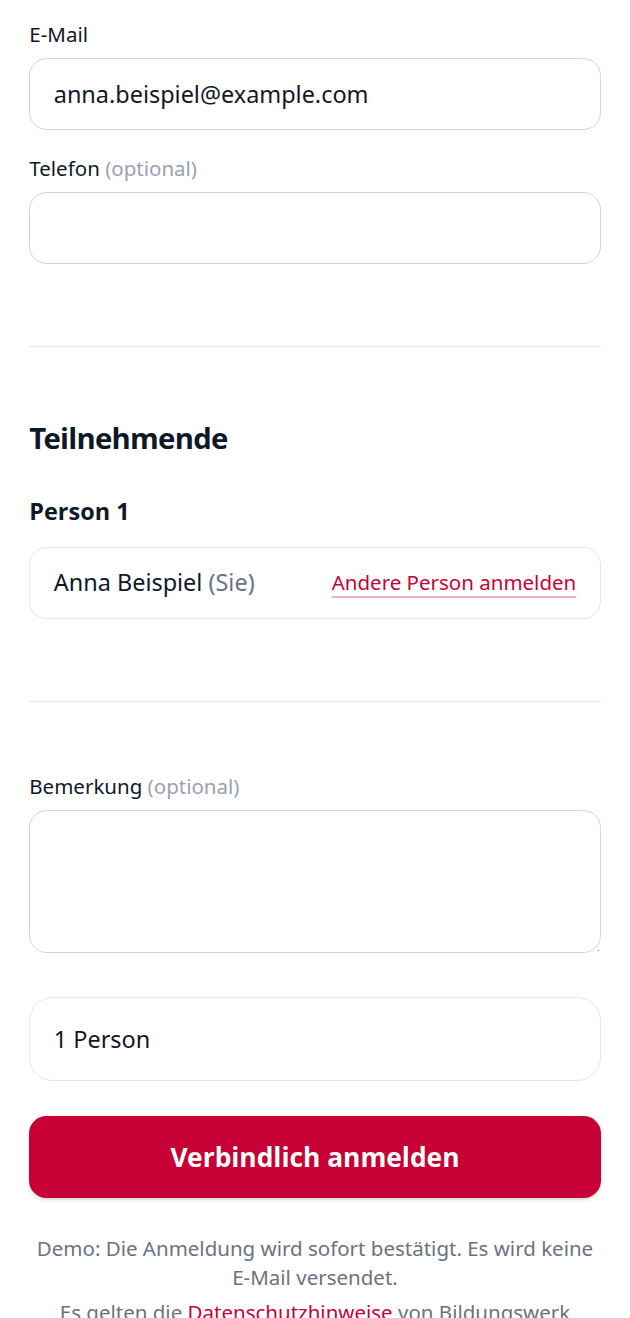 Anmeldeformular eines Kurses auf dem Handy, ausgefüllt, darunter der Button zum Anmelden